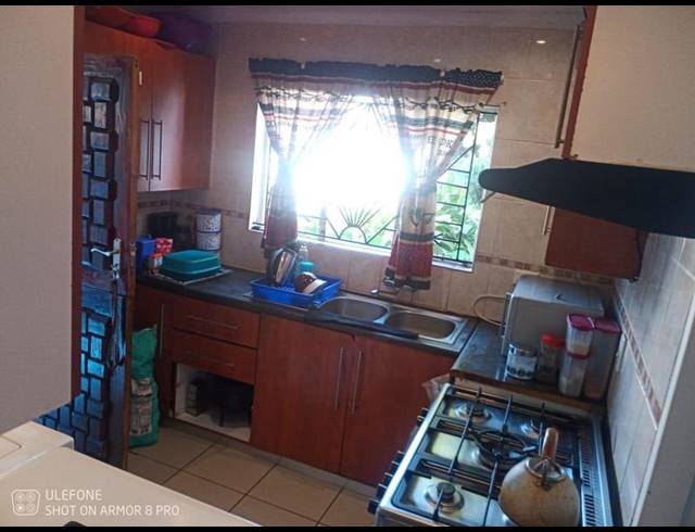 2 BEDROOM HOUSE FOR SALE IN MEREDALE EXT 04